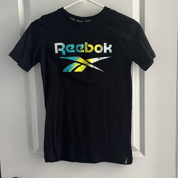 1 hoodie and 1 short sleeve shirt both Reebok - Picture 4 of 6
